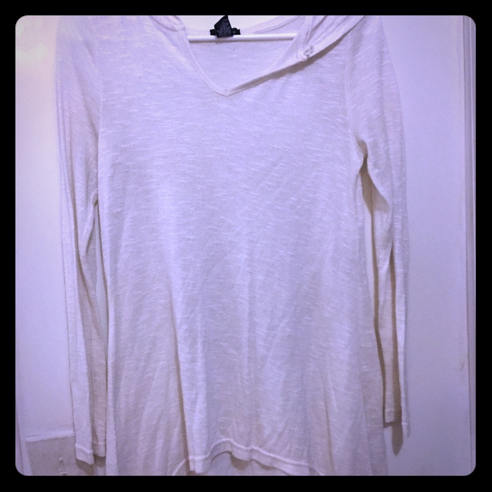 White thin sweater with hood